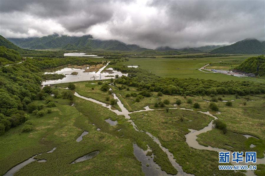 (新华全媒头条·图文互动)(12)新华社评论员:向着更加壮阔的航程——致敬改革开放40周年